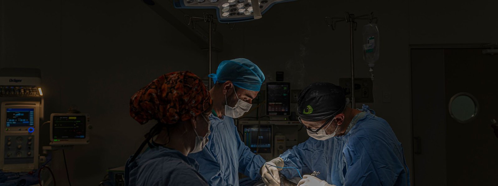 Equipo médico en un quirófano en México